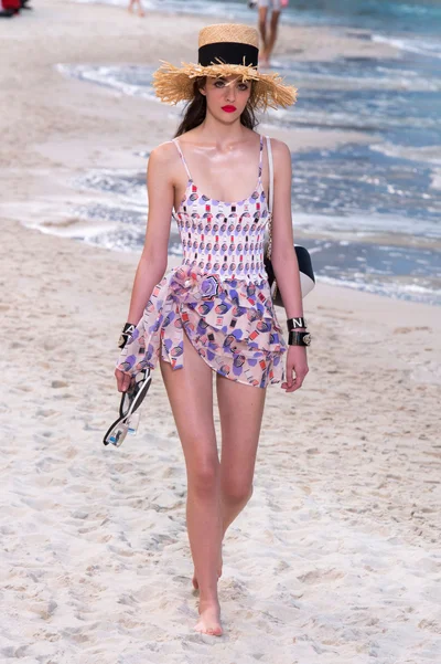 Look 28